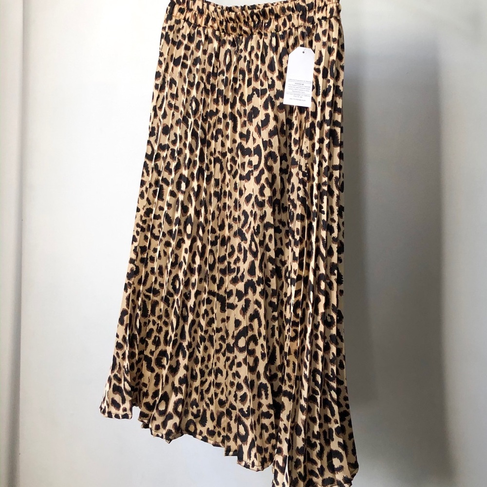 Pleated cheetah midi skirt